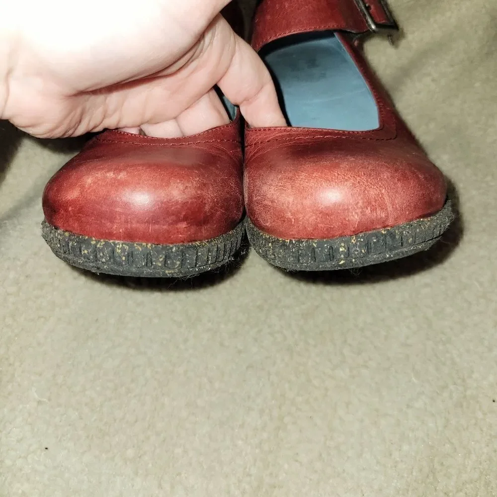 Mag women's red wedges size 8.5.  ^
